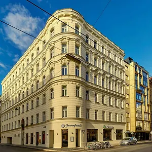 Hotel H+